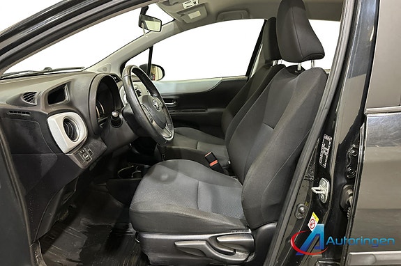 Toyota Yaris 6 of 8