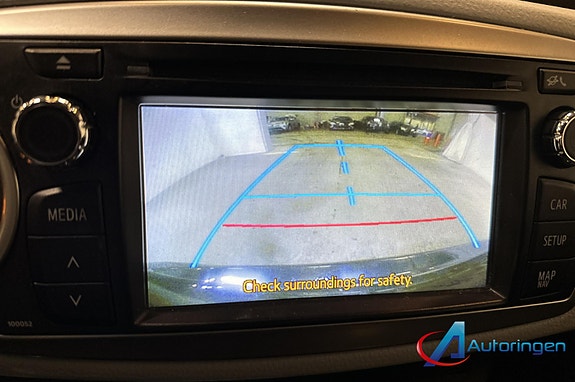 Toyota Yaris 4 of 8