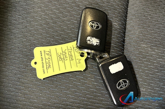 Toyota Yaris 8 of 8