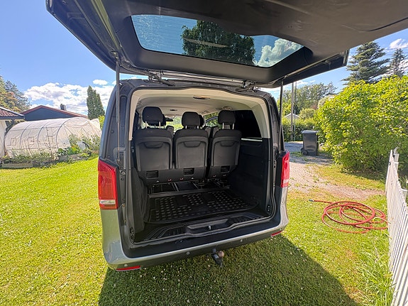 Mercedes-Benz V220 22 of 22
