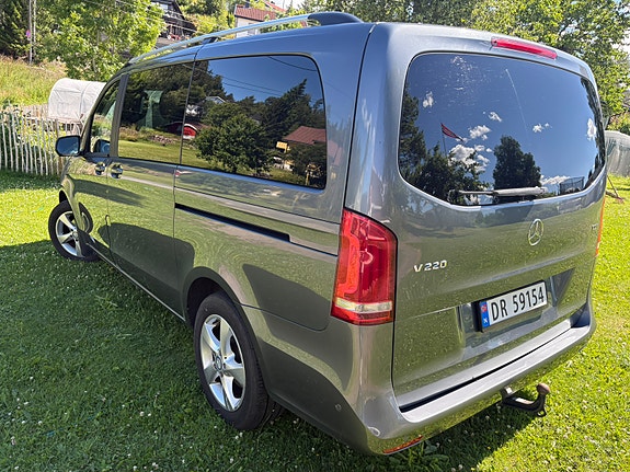 Mercedes-Benz V220 6 of 22