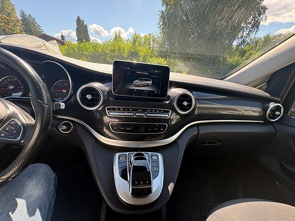 Mercedes-Benz V220 14 of 22