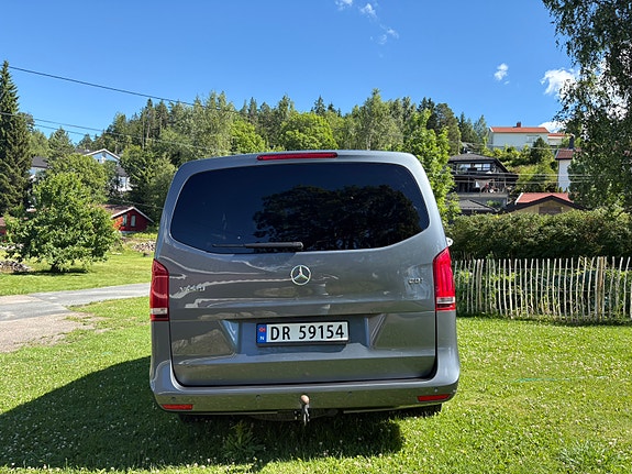 Mercedes-Benz V220 5 of 5