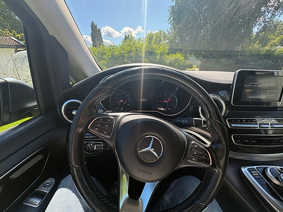 Mercedes-Benz V220 13 of 22