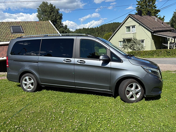 Mercedes-Benz V220 9 of 22