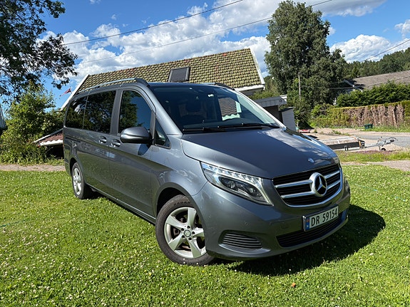 Mercedes-Benz V220 7 of 22