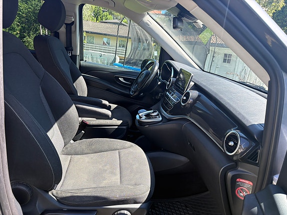 Mercedes-Benz V220 10 of 22