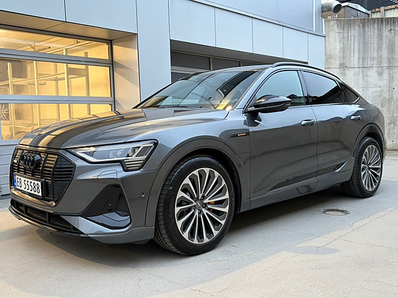 Audi e-tron Sportback 2 of 5