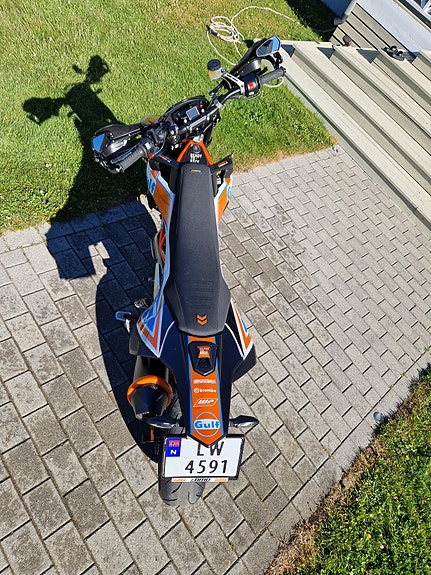 KTM 690 SMC R 4 of 5