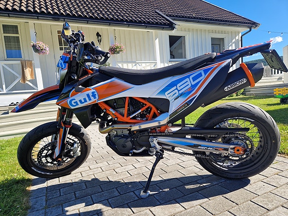 KTM 690 SMC R 3 of 5
