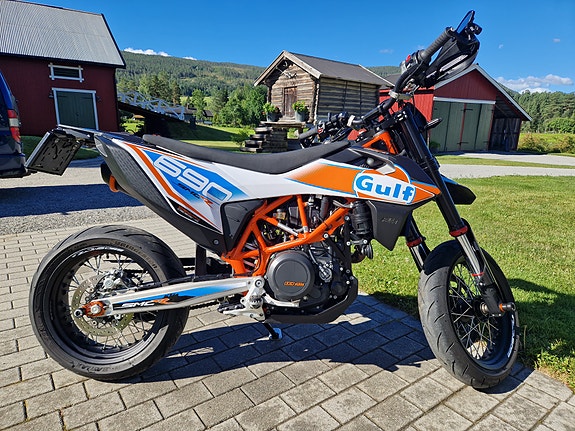 KTM 690 SMC R 2 of 5