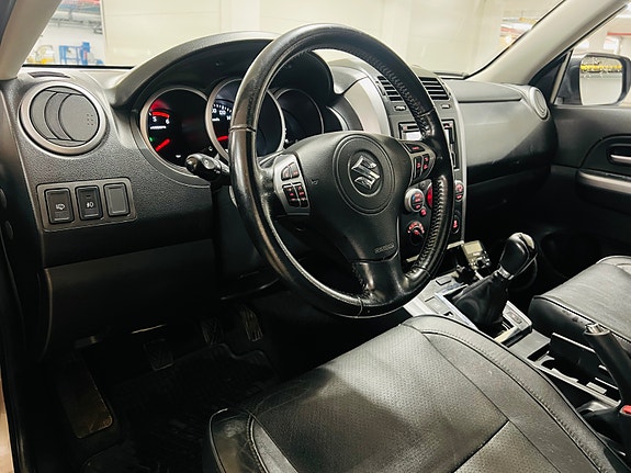 Suzuki Grand Vitara 17 of 27