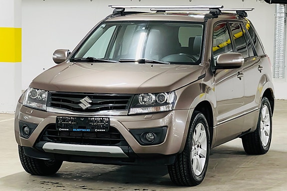 Suzuki Grand Vitara 2 of 5