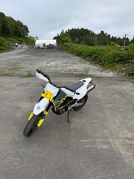 Husqvarna 701 Supermoto 5 of 5