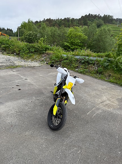 Husqvarna 701 Supermoto 4 of 5