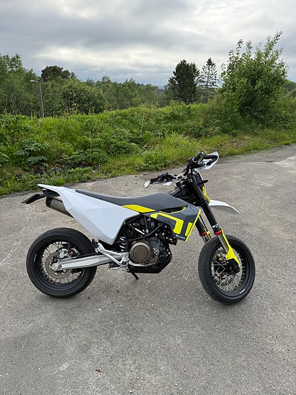Husqvarna 701 Supermoto 2 of 5