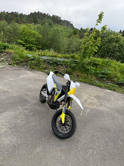Husqvarna 701 Supermoto 3 of 5