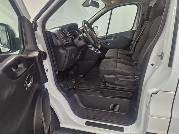 Nissan NV300 6 of 14