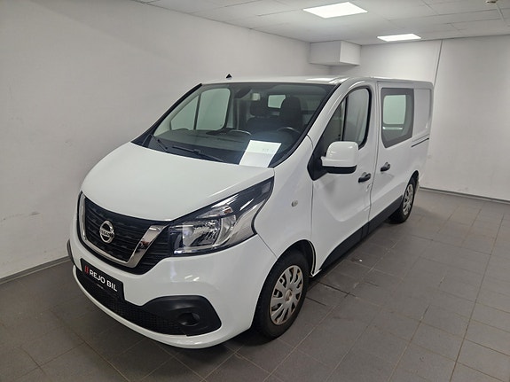 Nissan NV300 2 of 5