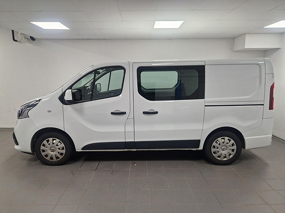 Nissan NV300 4 of 5