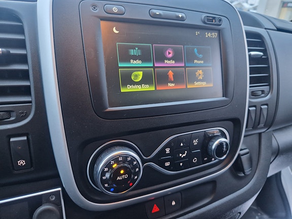 Nissan NV300 9 of 14