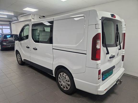 Nissan NV300 5 of 5