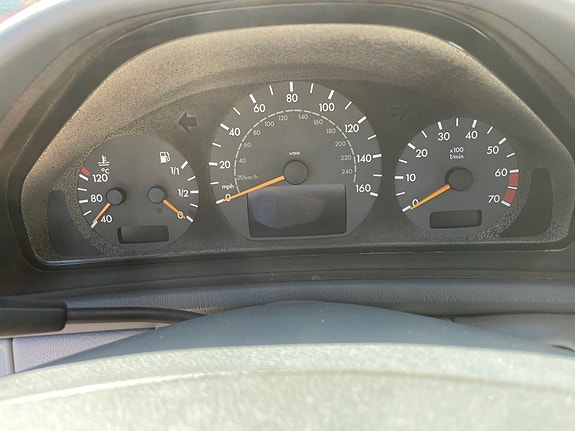 Mercedes-Benz CLK430 18 of 28