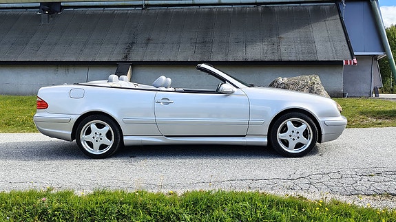 Mercedes-Benz CLK430 3 of 28