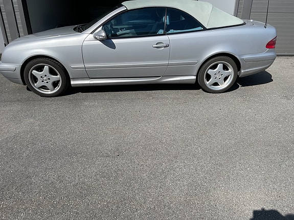 Mercedes-Benz CLK430 7 of 28