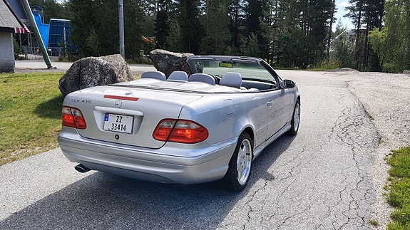 Mercedes-Benz CLK430 4 of 28