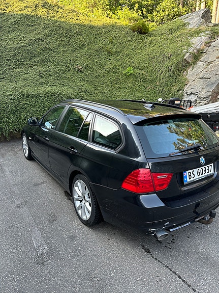 BMW 320d 3 of 5