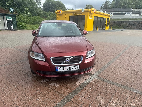 Volvo S40 2 of 5