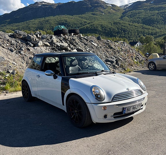 MINI Cooper 3 of 5