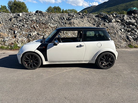 MINI Cooper 4 of 5