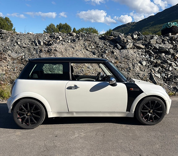 MINI Cooper 5 of 5