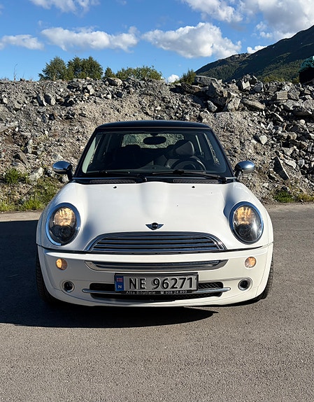 MINI Cooper 2 of 5