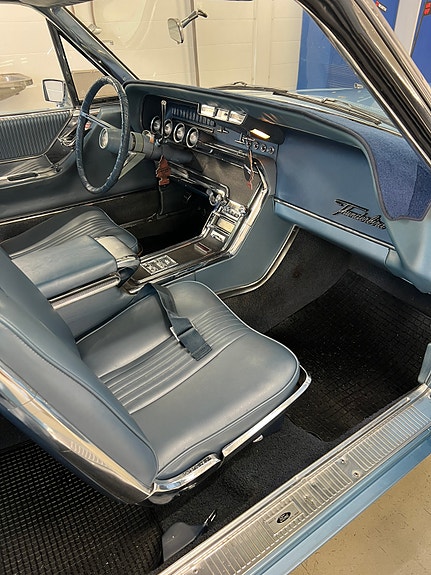 Ford Thunderbird 22 of 30