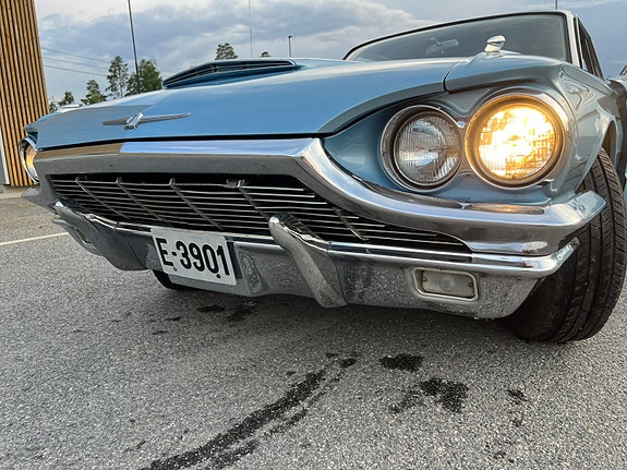 Ford Thunderbird 5 of 30