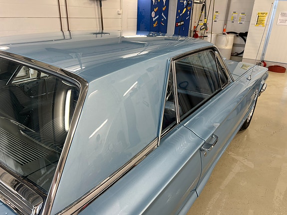 Ford Thunderbird 27 of 30