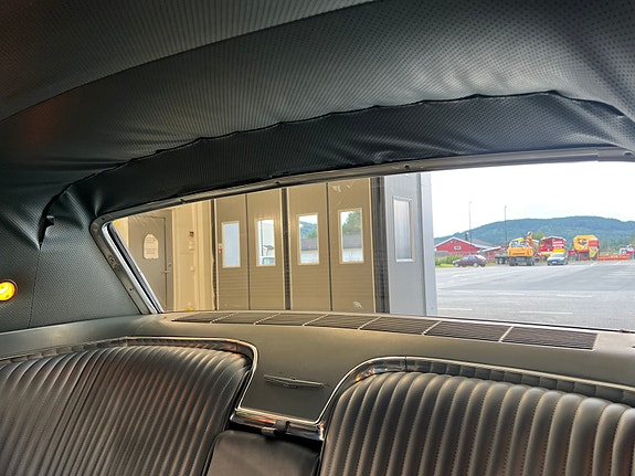 Ford Thunderbird 25 of 30