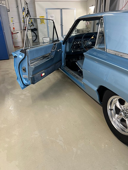 Ford Thunderbird 10 of 30
