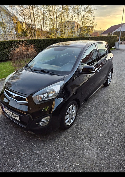 Kia Picanto 2 of 5