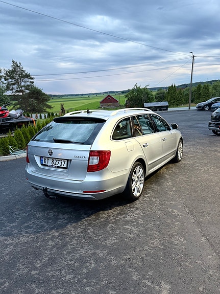 Skoda Superb 8 of 29