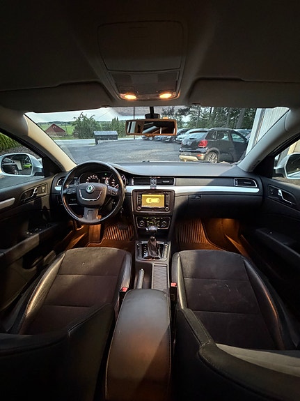 Skoda Superb 16 of 29