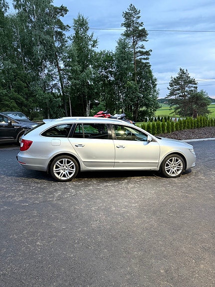 Skoda Superb 7 of 29