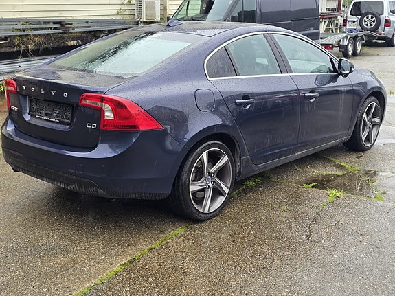 Volvo S60 4 of 26