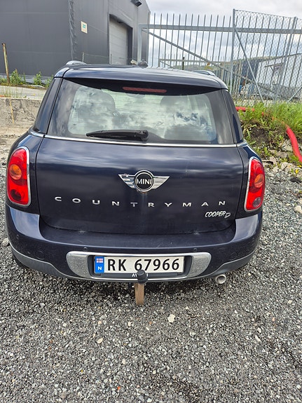 MINI Countryman Cooper D 2 of 5