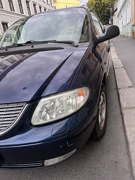 Chrysler Grand Voyager 2 of 5