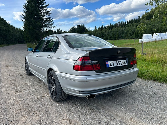 BMW 323i 3 of 17