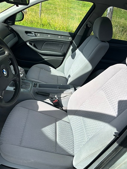 BMW 323i 12 of 17